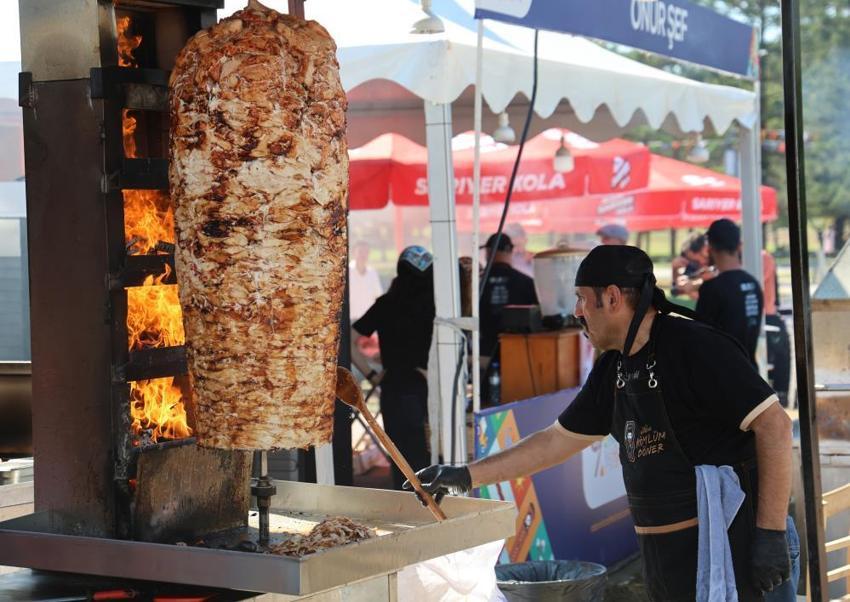 Adana Lezzet Festivali başladı! Kebap, şırdan ve şalgam iiçin Merkez Park'ta uzun kuyruklar oluştu!