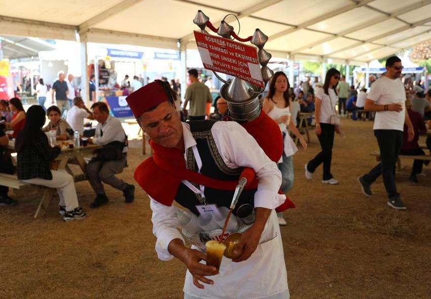 Adana Lezzet Festivali başladı! Kebap, şırdan ve şalgam iiçin Merkez Park'ta uzun kuyruklar oluştu!