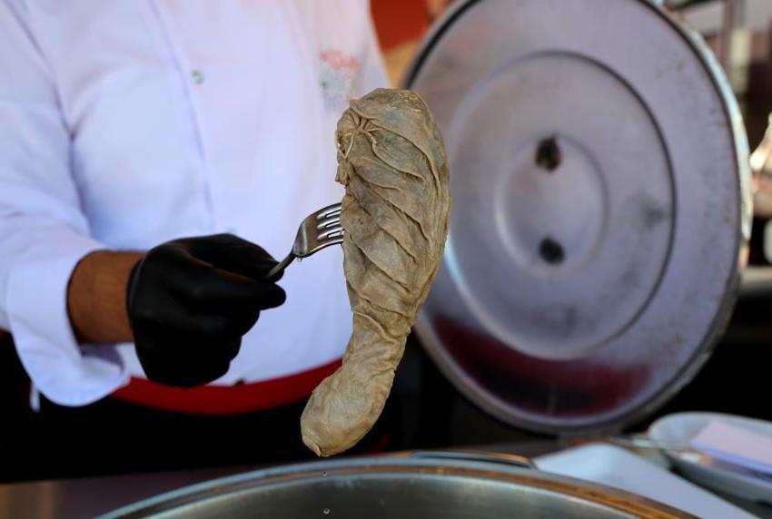Adana Lezzet Festivali başladı! Kebap, şırdan ve şalgam iiçin Merkez Park'ta uzun kuyruklar oluştu!