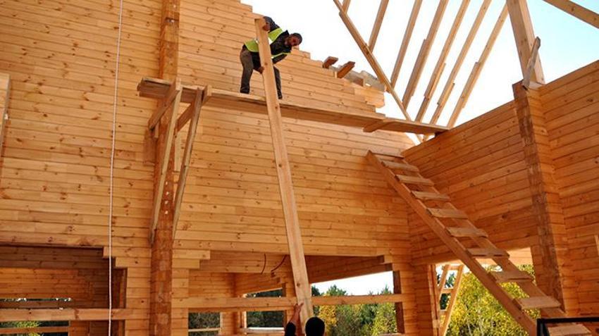 Kars'ta yeni 'kütük ev' yükseliyor! Finlandiya'dan getirilenler yandı yenileri Rusya'dan getirildi