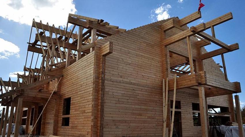 Kars'ta yeni 'kütük ev' yükseliyor! Finlandiya'dan getirilenler yandı yenileri Rusya'dan getirildi