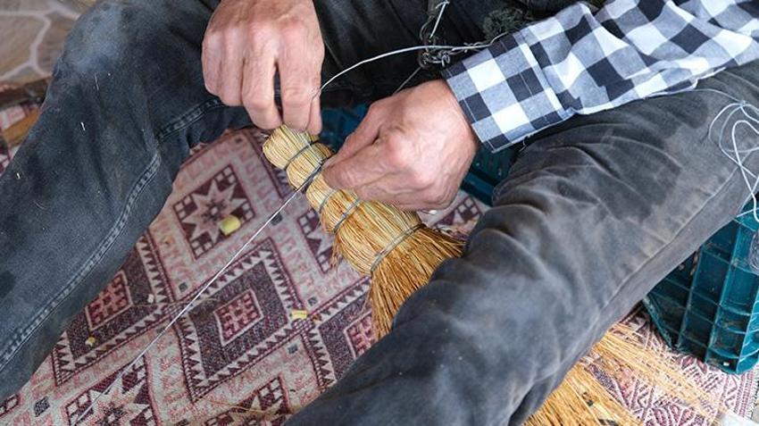 Bursalı vatandaş babasının Romanlardan öğrenip 50 sürdürdüğü mesleği devraldı! 'Ömrüm yettiği sürece bu işi yapacağım'