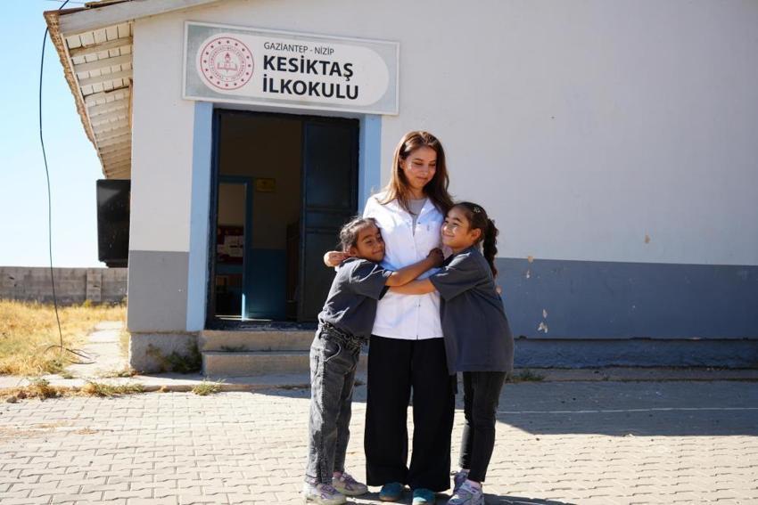 Bu okulda sadece 2 öğrenci var! Gaziantep'ten Türkiye'ye fedakarlık dersi: Her gün 45 km yol kat ediyor