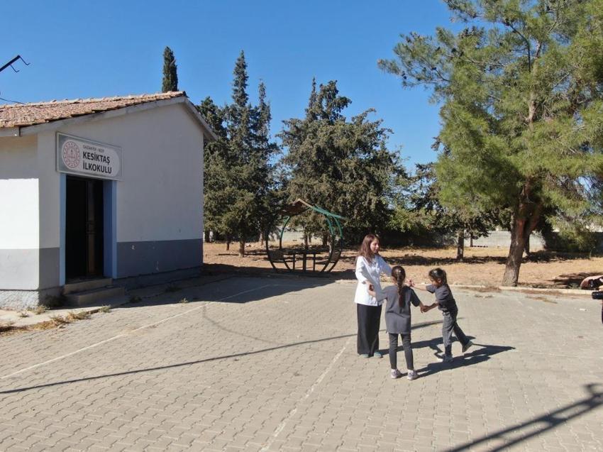 Bu okulda sadece 2 öğrenci var! Gaziantep'ten Türkiye'ye fedakarlık dersi: Her gün 45 km yol kat ediyor