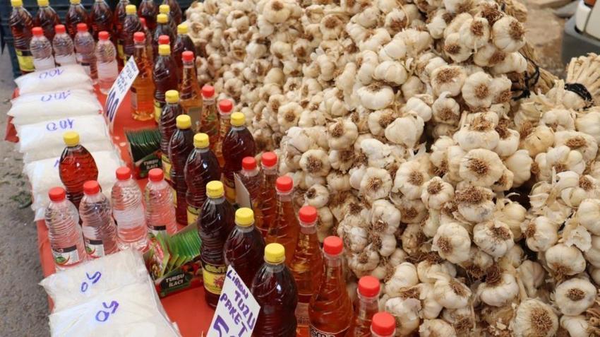 Malatyalılar pazarlara koştu! Fiyatlar uçtu ama kapış kapış gidiyor