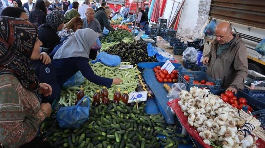 Malatyalılar pazarlara koştu! Fiyatlar uçtu ama kapış kapış gidiyor