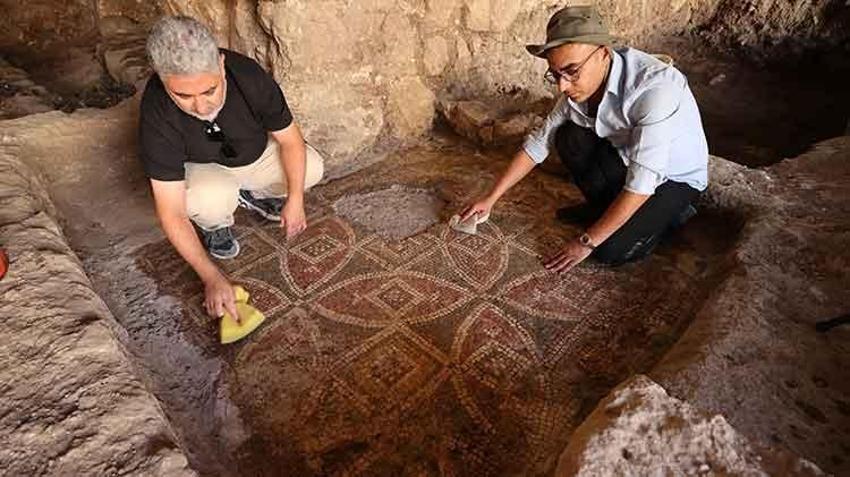 Mardin'de temizlenen eski değirmende paha biçilemeyen bir eser bulundu! Bin 500 yıllık tarihe sahip
