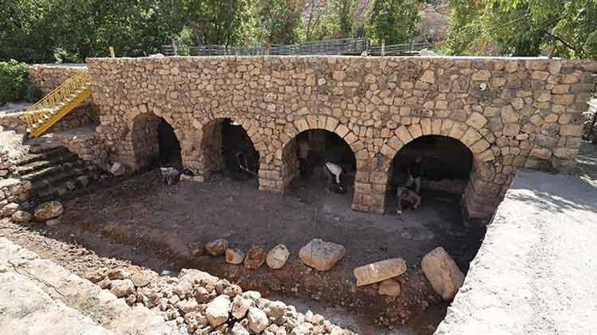 Mardin'de temizlenen eski değirmende paha biçilemeyen bir eser bulundu! Bin 500 yıllık tarihe sahip