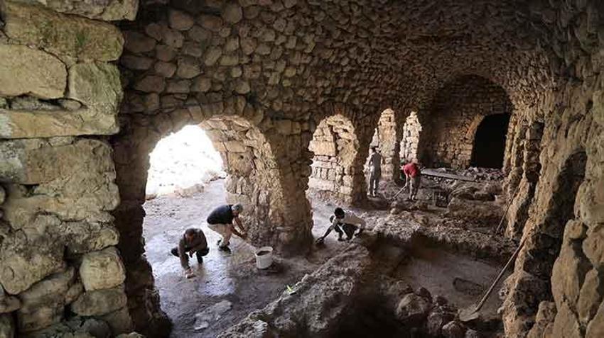 Mardin'de temizlenen eski değirmende paha biçilemeyen bir eser bulundu! Bin 500 yıllık tarihe sahip