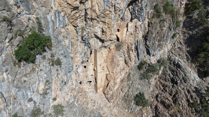 Adana'nın saklı Sümela'sı: Kozan'daki bin yıllık Sin Manastırı turizme kazandırılmayı bekliyor!