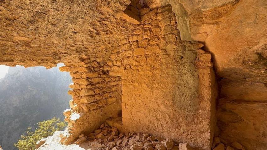 Adana'nın saklı Sümela'sı: Kozan'daki bin yıllık Sin Manastırı turizme kazandırılmayı bekliyor!