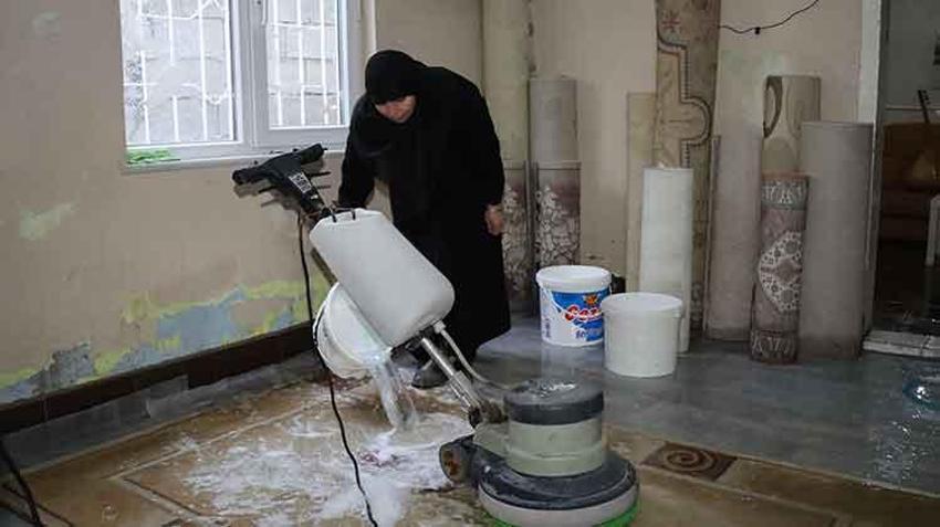 Erzincan'da anne ve kızlarını gören gözlerine inanamıyor! Erkek işi olarak bilinen zorlu mesleği kadın gücüyle yapıyorlar