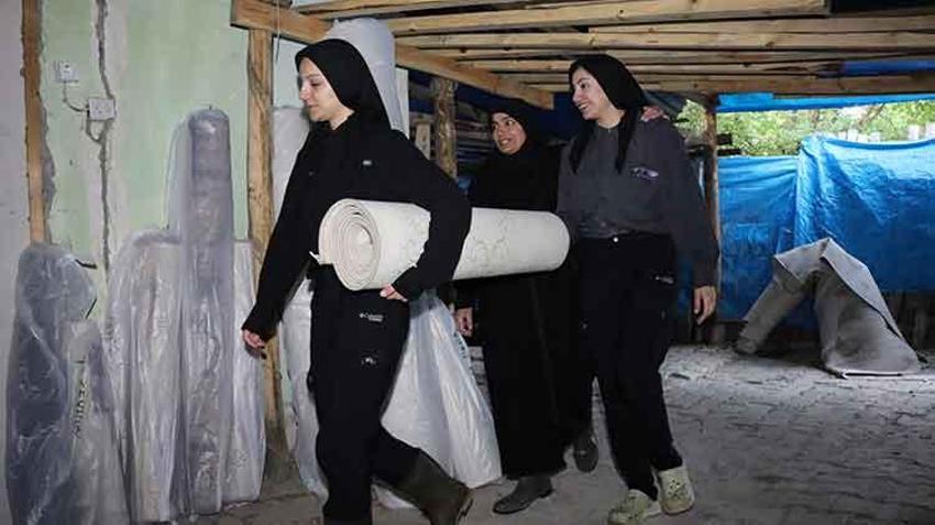 Erzincan'da anne ve kızlarını gören gözlerine inanamıyor! Erkek işi olarak bilinen zorlu mesleği kadın gücüyle yapıyorlar