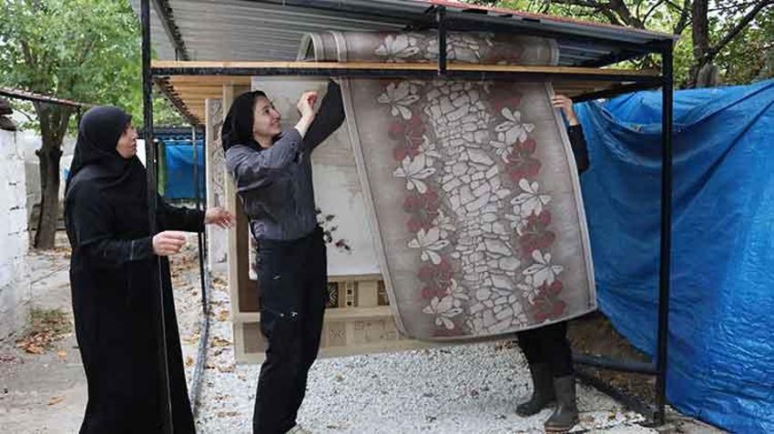 Erzincan'da anne ve kızlarını gören gözlerine inanamıyor! Erkek işi olarak bilinen zorlu mesleği kadın gücüyle yapıyorlar