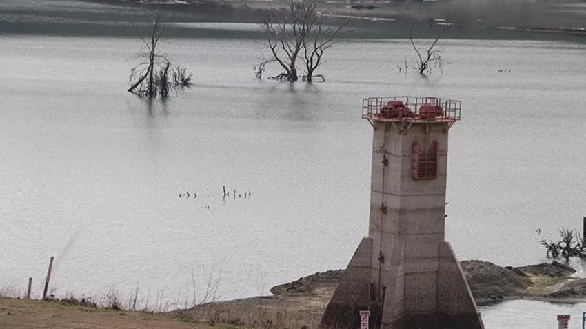 Yağmur bile fayda etmedi! Su çekildi, çatlaklar oluştu! TESKİ'den açıklama geldi