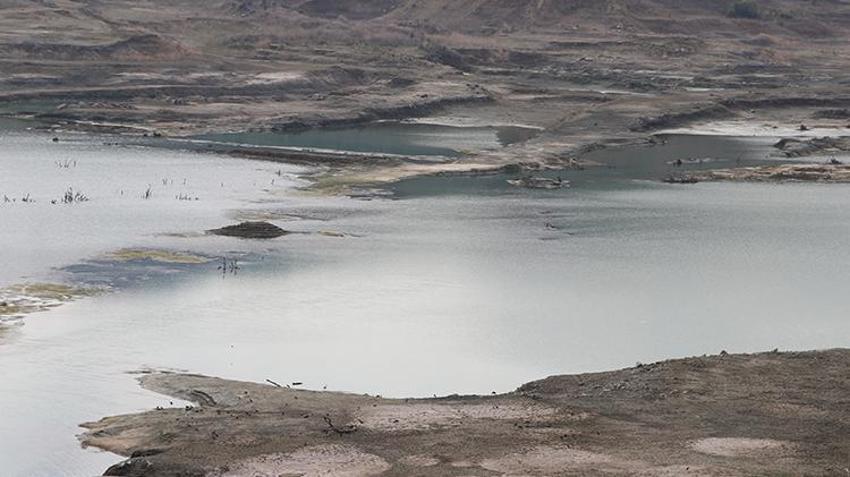 Yağmur bile fayda etmedi! Su çekildi, çatlaklar oluştu! TESKİ'den açıklama geldi