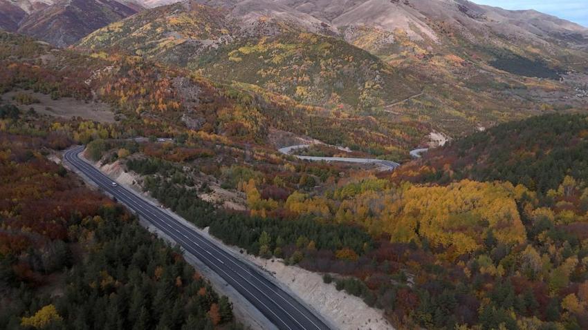 Sivas'ta Kartpostallık manzara! Sonbaharda adeta yağlı boya tablosuna dönüştü