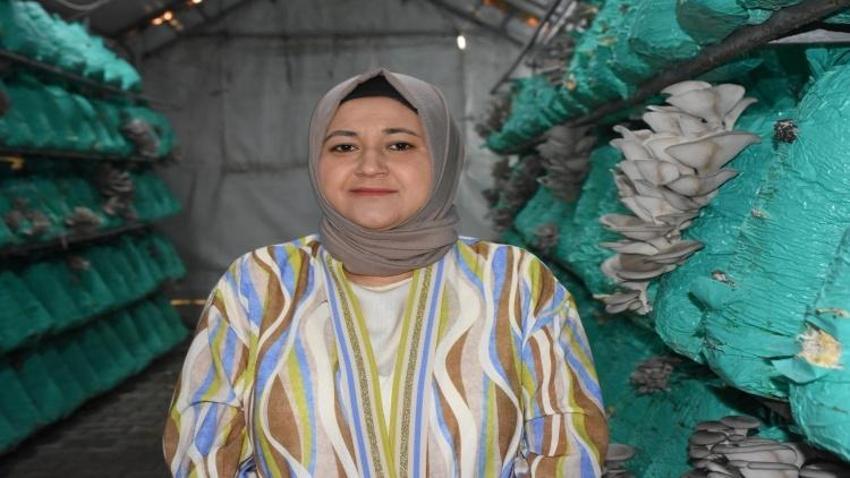 Köyde evin bahçesinde kurdu! 5 yıldızlı otellere 40 ton satış yapıyor: Kadın girişimci çadırda altın buldu