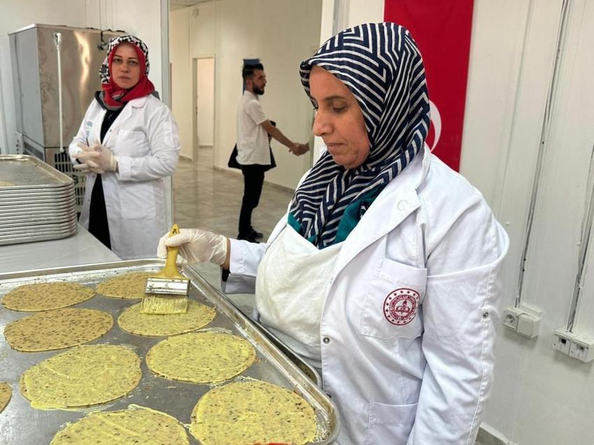 Adıyaman’da kadınlar hem kültürlerini yaşatıyor hem de aile ekonomisine katkı sağlıyor: 50 kadına iş kapısı oldu!