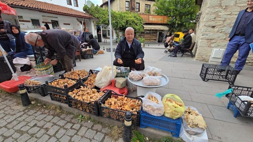 Karabük ormanlarında başladı! Karadeniz'in gizli lezzeti tezgahlarda, kilosu 500 TL