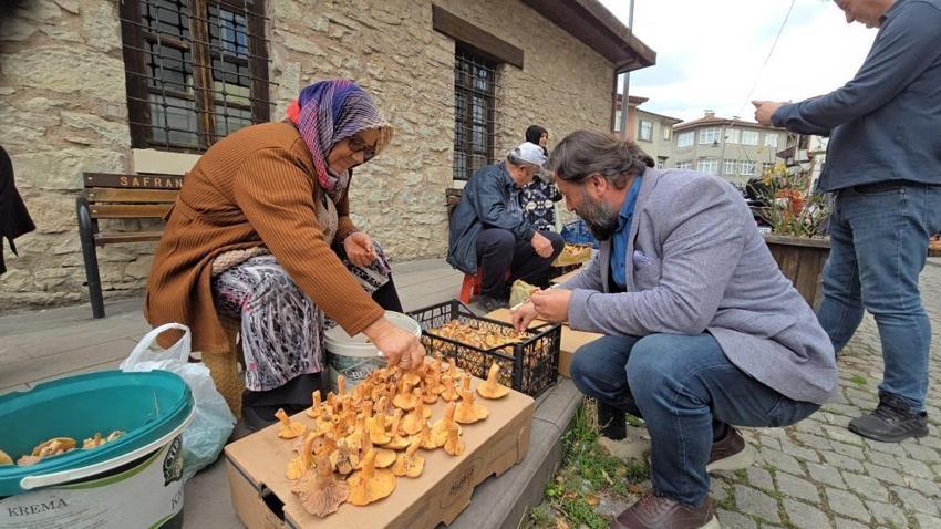 Karabük ormanlarında başladı! Karadeniz'in gizli lezzeti tezgahlarda, kilosu 500 TL