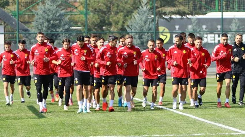 Eskişehirspor'da Hakan Şapcı ilk hamlesini yaptı!