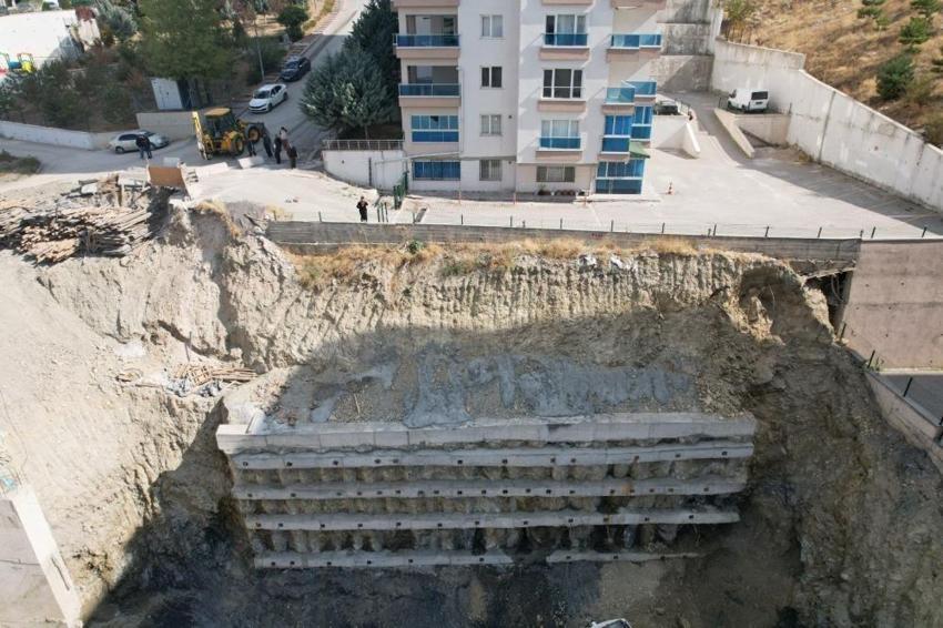 Ankara'da korkunç görüntü: 300 kişinin yaşadığı 17 katlı bina boşaltıldı