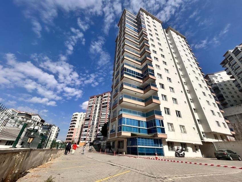 Ankara'da korkunç görüntü: 300 kişinin yaşadığı 17 katlı bina boşaltıldı