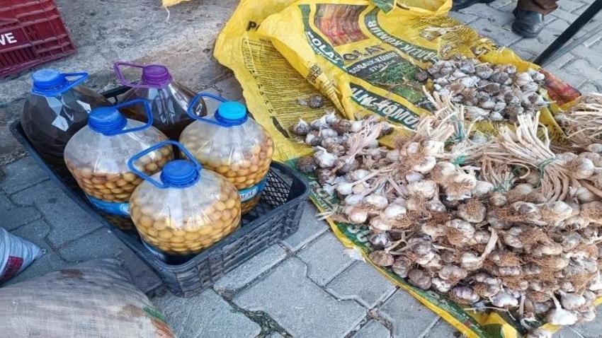 Konya'daki semt pazarı Türkiye'nin dilinde! Müşterileri mest eden ucuzluk: Ne kadar ürettilerse o kadar satılıyor