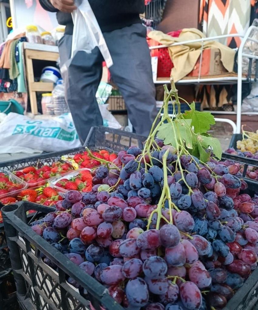 Konya'daki semt pazarı Türkiye'nin dilinde! Müşterileri mest eden ucuzluk: Ne kadar ürettilerse o kadar satılıyor