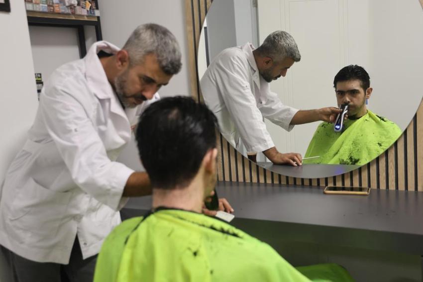 Depremzede Barış'ın dramı gündem olunca valilik harekete geçti! 3 yıl sonra ilk kez evden çıktı: Tıraş oldu, hamama gitti