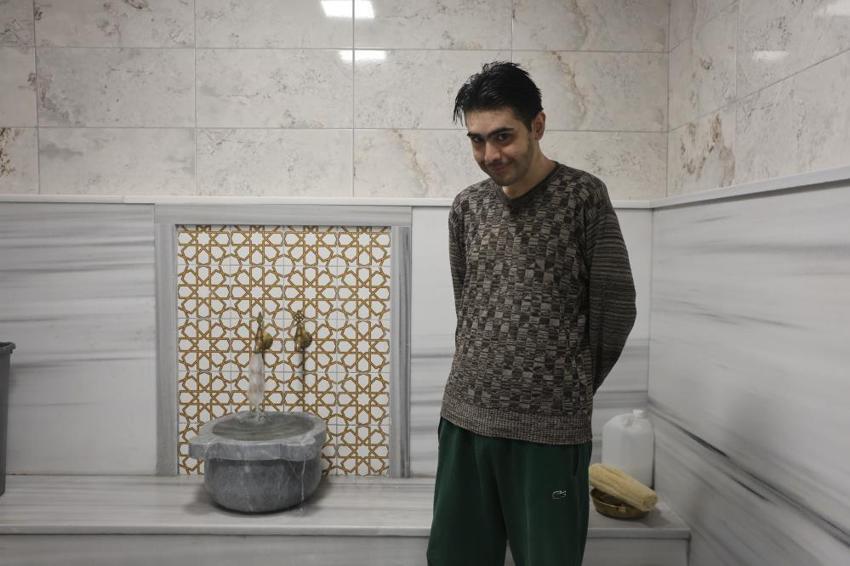 Depremzede Barış'ın dramı gündem olunca valilik harekete geçti! 3 yıl sonra ilk kez evden çıktı: Tıraş oldu, hamama gitti