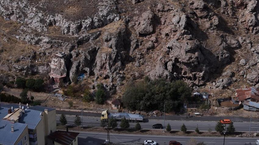 Sivas'ta gizemli kaya mağaraları peynir oteli oldu: Yazın bile sıcaklık eksi derecelerde!