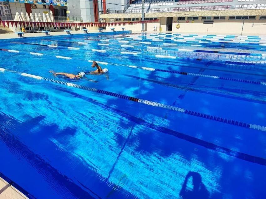 Adana'dan çıkıp adını dünya tarihine yazdırdı! Şimdi 68 yaşında kocasına da aynısını yaptı