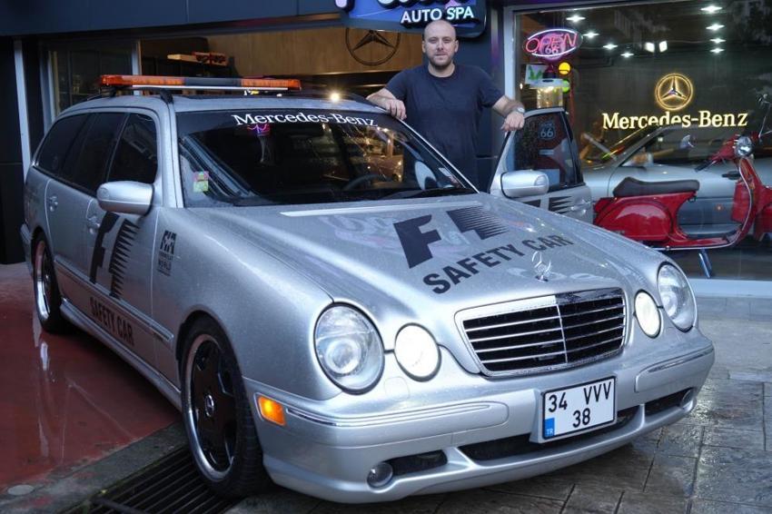 Samsunlu Emre yaptı, zenginlerde bile yok! 16 lüks aracı odasına sığdırdı: Sıkıldığımda yenisini alıyorum