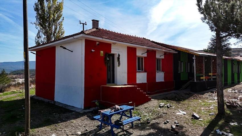 25 yaşındaki imamdan örnek proje: Çocuklar için köye spor ve sinema salonu kurdu!