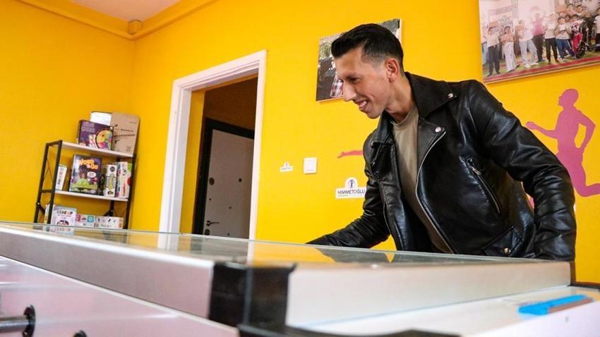 25 yaşındaki imamdan örnek proje: Çocuklar için köye spor ve sinema salonu kurdu!