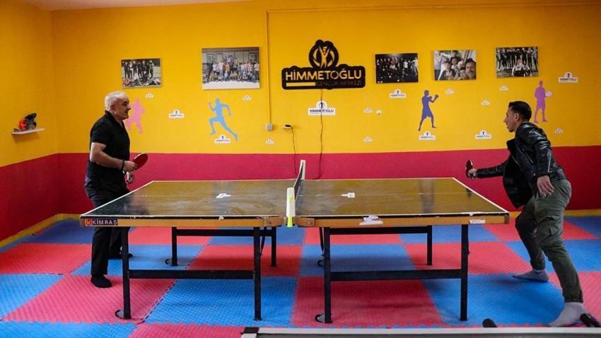 25 yaşındaki imamdan örnek proje: Çocuklar için köye spor ve sinema salonu kurdu!