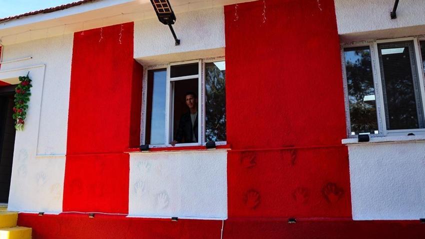 25 yaşındaki imamdan örnek proje: Çocuklar için köye spor ve sinema salonu kurdu!