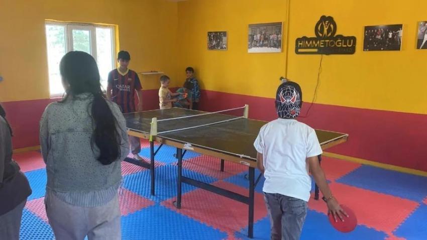 25 yaşındaki imamdan örnek proje: Çocuklar için köye spor ve sinema salonu kurdu!