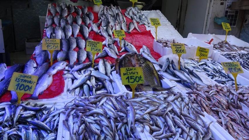 Samsun'da kilosu 300 TL'den 100 TL'ye düştü! 50 kasa anında bitti