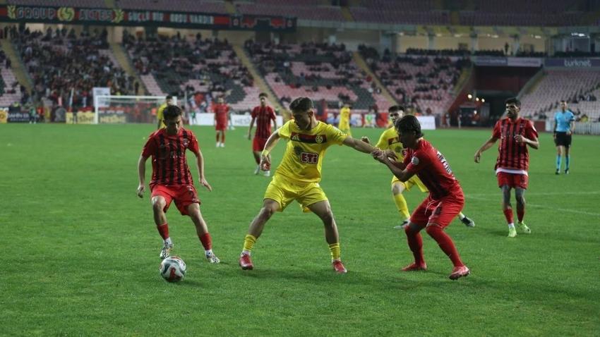 Eskişehirspor'da antrenör değişti sonuç değişmedi! Denizli engeline takıldılar