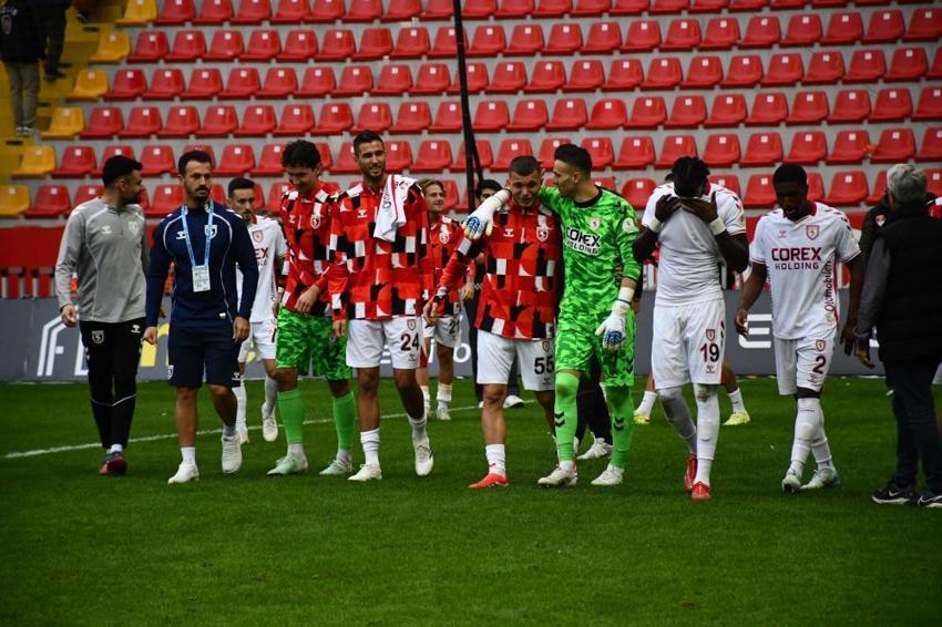 Samsunspor, Kayserispor deplasmanından üç puanla döndü! Holse 2 golle maçın yıldızı oldu