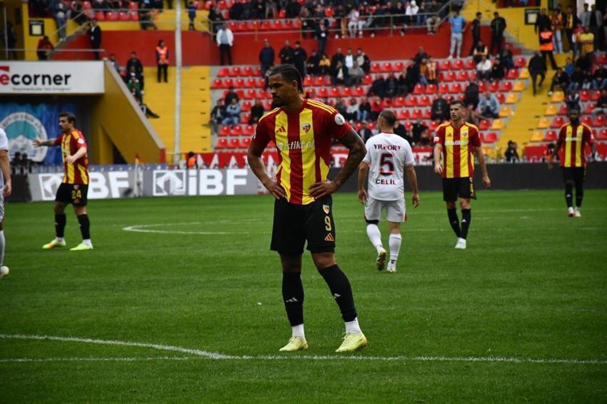 Samsunspor, Kayserispor deplasmanından üç puanla döndü! Holse 2 golle maçın yıldızı oldu