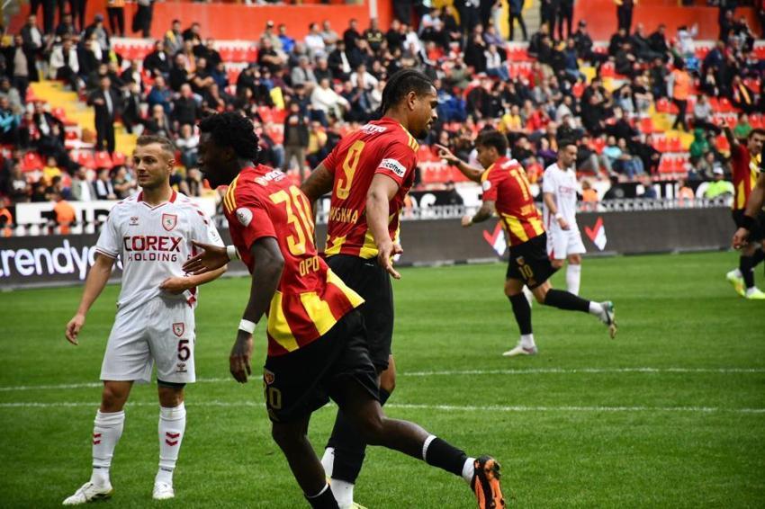 Samsunspor, Kayserispor deplasmanından üç puanla döndü! Holse 2 golle maçın yıldızı oldu