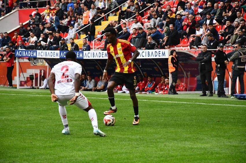 Samsunspor, Kayserispor deplasmanından üç puanla döndü! Holse 2 golle maçın yıldızı oldu