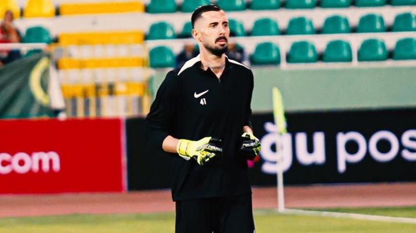 Şanlıurfaspor-Elazığspor maçında kriz çıktı! Yöneticiler sahaya girdi, polisler müdahale etti