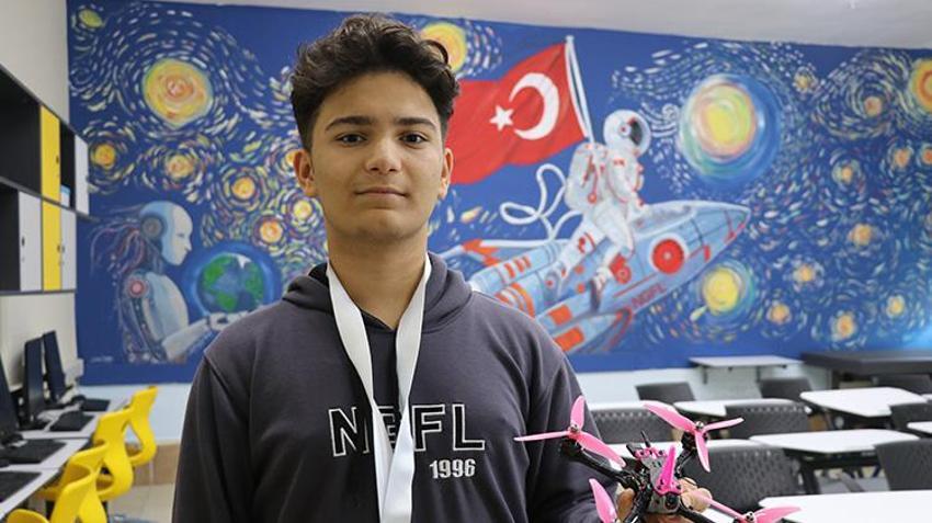 Kütahyalı lise öğrencisinden Kazakistan'da büyük başarı! Yaptığı projeyi ülkeye almadılar ama o vazgeçmedi