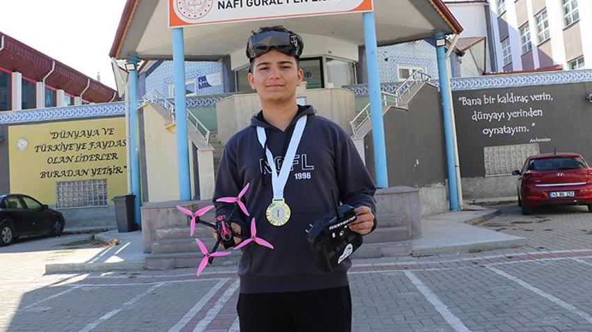 Kütahyalı lise öğrencisinden Kazakistan'da büyük başarı! Yaptığı projeyi ülkeye almadılar ama o vazgeçmedi