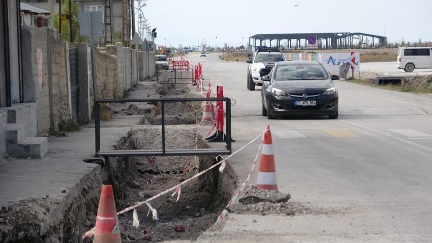 Van esnafı ağlıyor! VEDAŞ başlattı bitiremedi: Türkiye'nin en uzun caddesinde onlarca çukur var